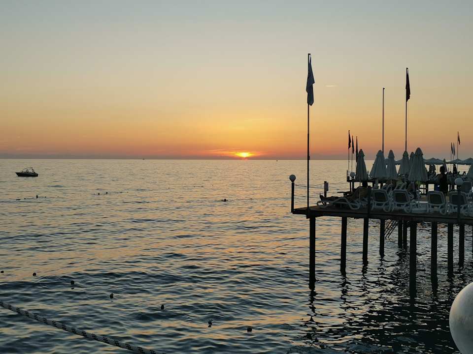 Strand Quattro Beach Spa & Resort