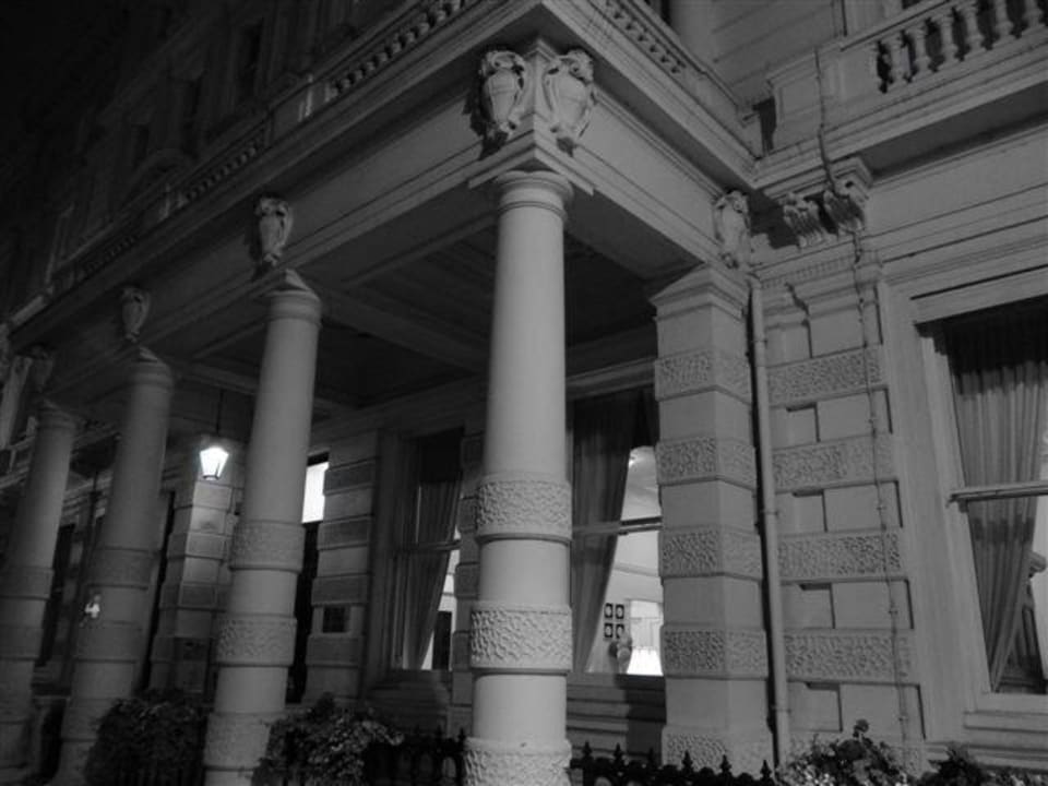 Eingang bei Nacht Hapimag Resort London