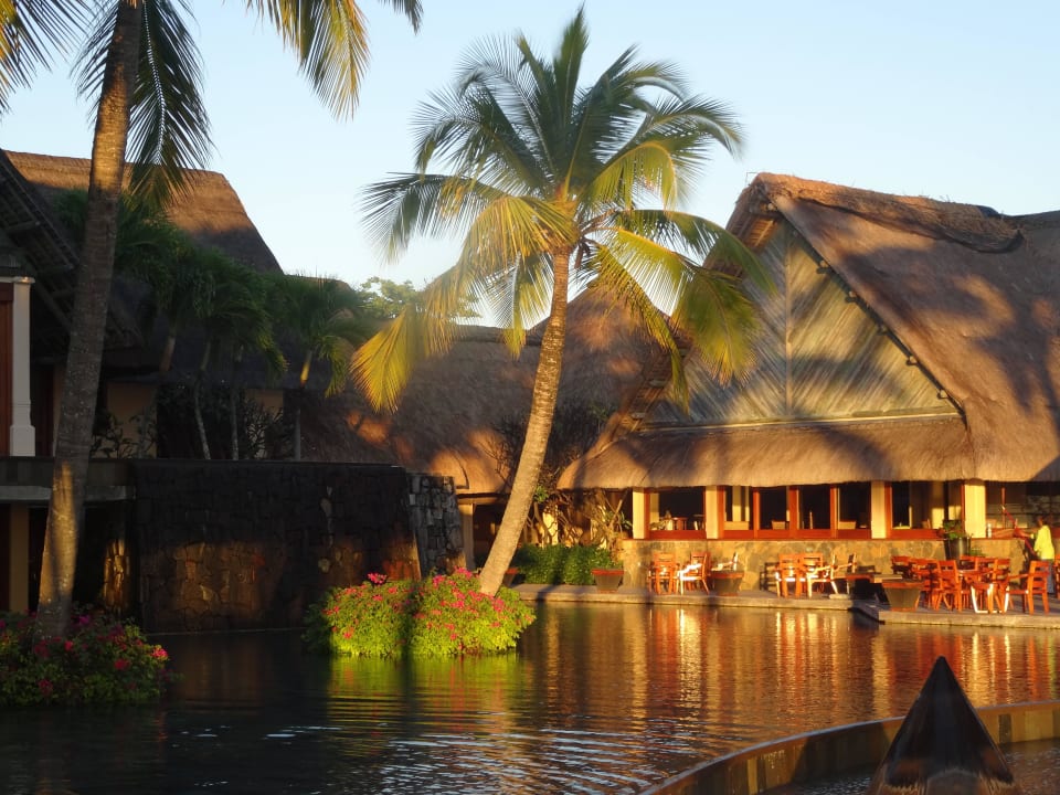 Bei Sonnenaufgang Constance Belle Mare Plage
