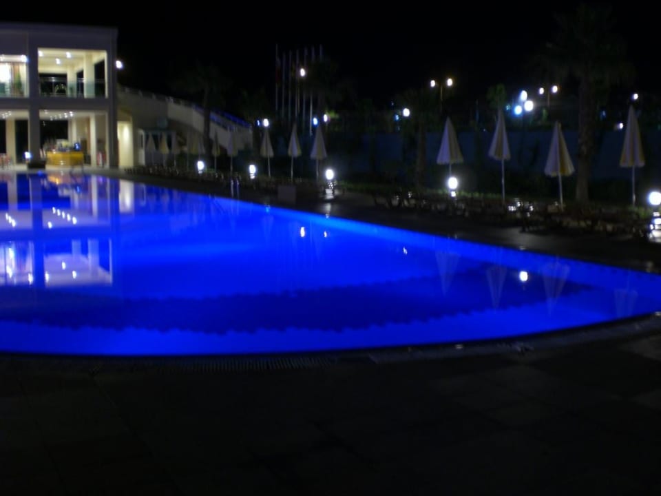 Der Pool am Abend Solivia Hotel