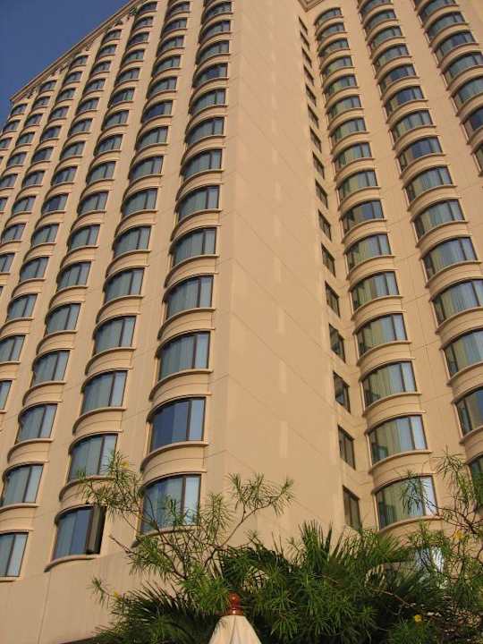 Blick vom Pool aufs Hotel Hotel Century Park