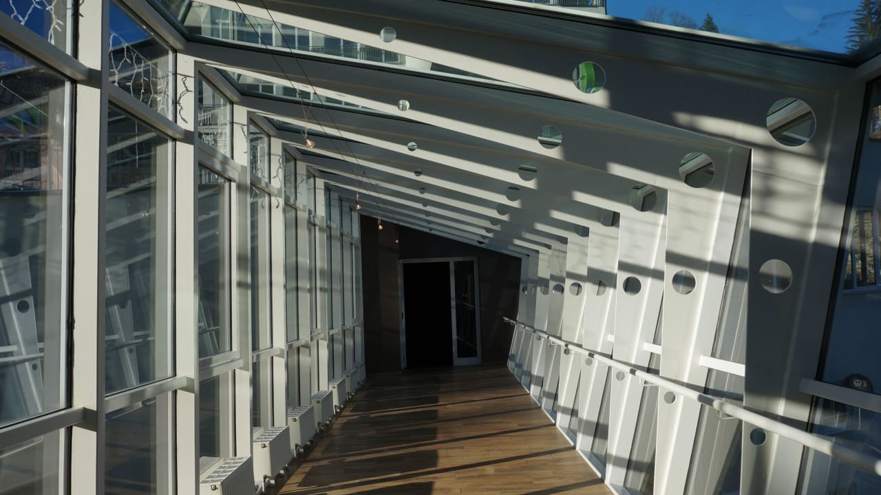 Eine der "Glasbrücken" vom Mondi Bellevue MONDI Hotel Bellevue Gastein