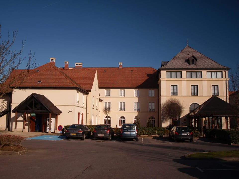 Hotel und Parkplatz Campanile Val de France
