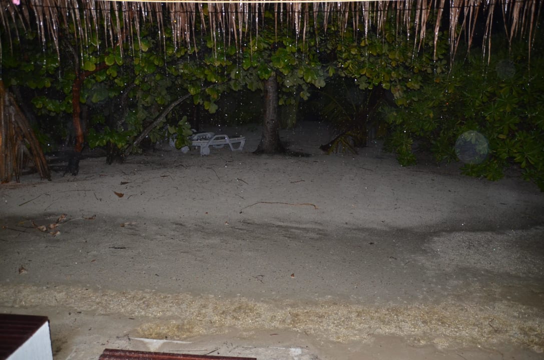 Monsunregen am Abreisetag Angaga Island Resort