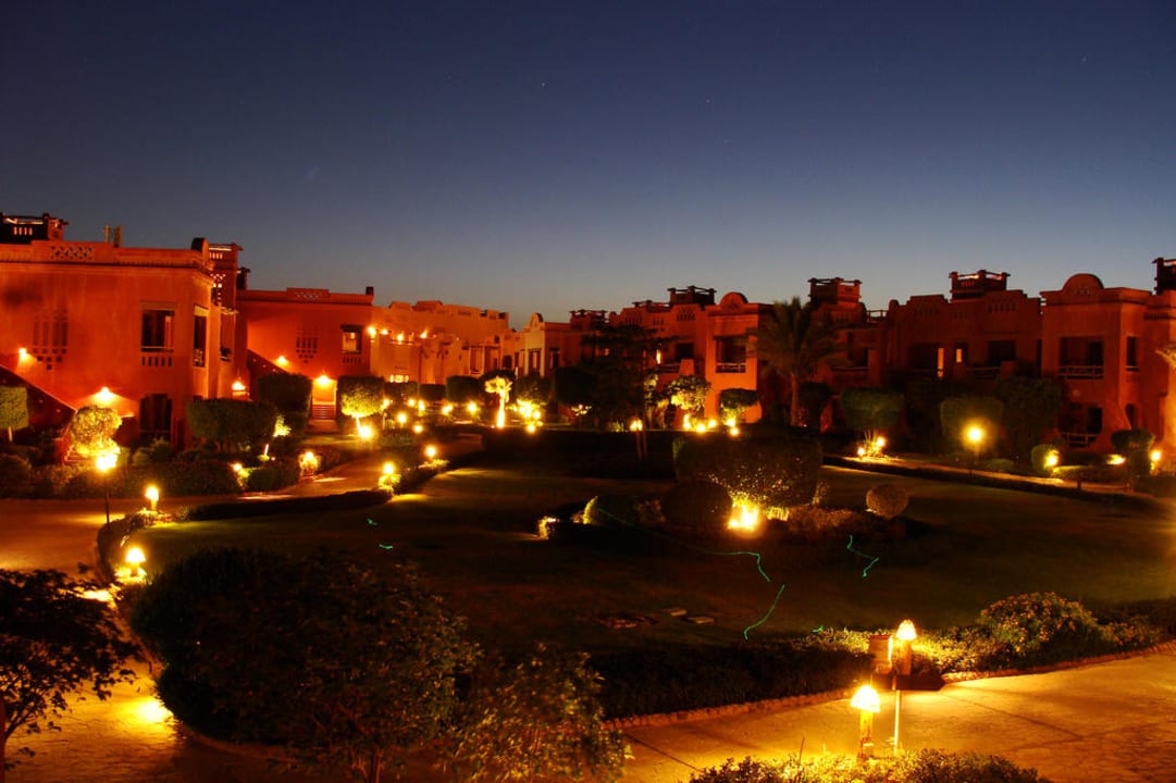 Garten bei Nacht Charmillion Sea Life Resort