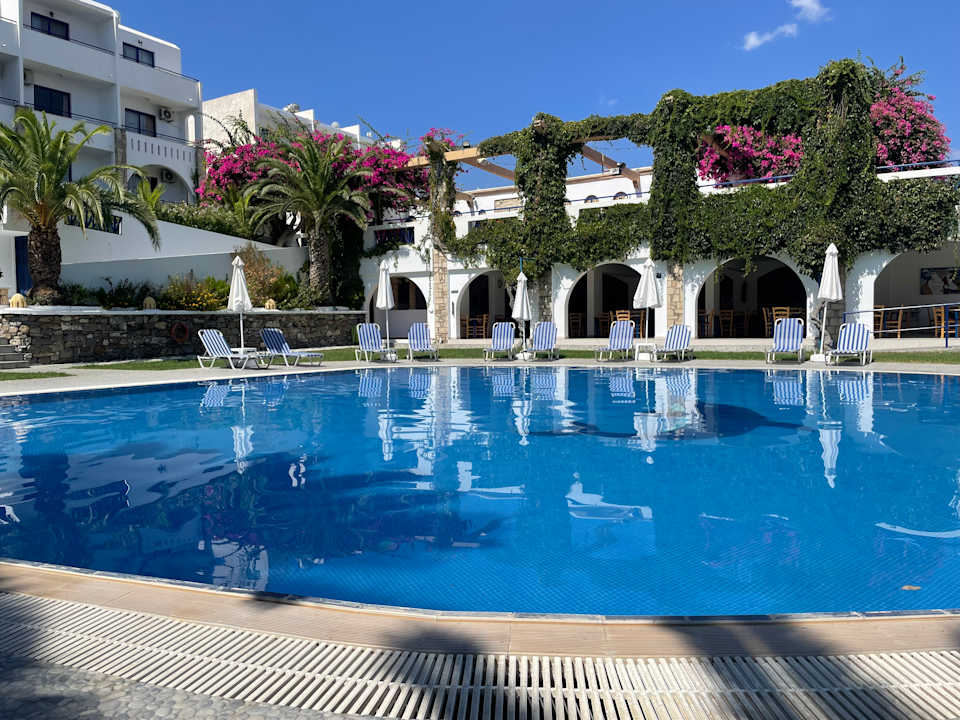 Außenansicht Ekaterini Hotel