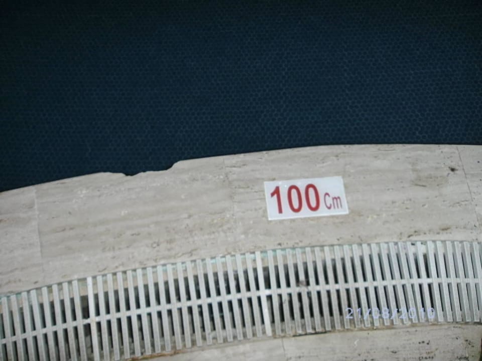 Scharfe Kante am Pool Mira Meridia Beach Hotel