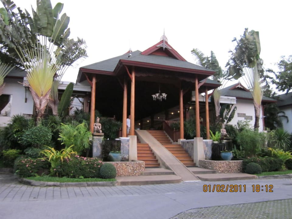 Eingang ins Resort Banana Fan Sea Resort