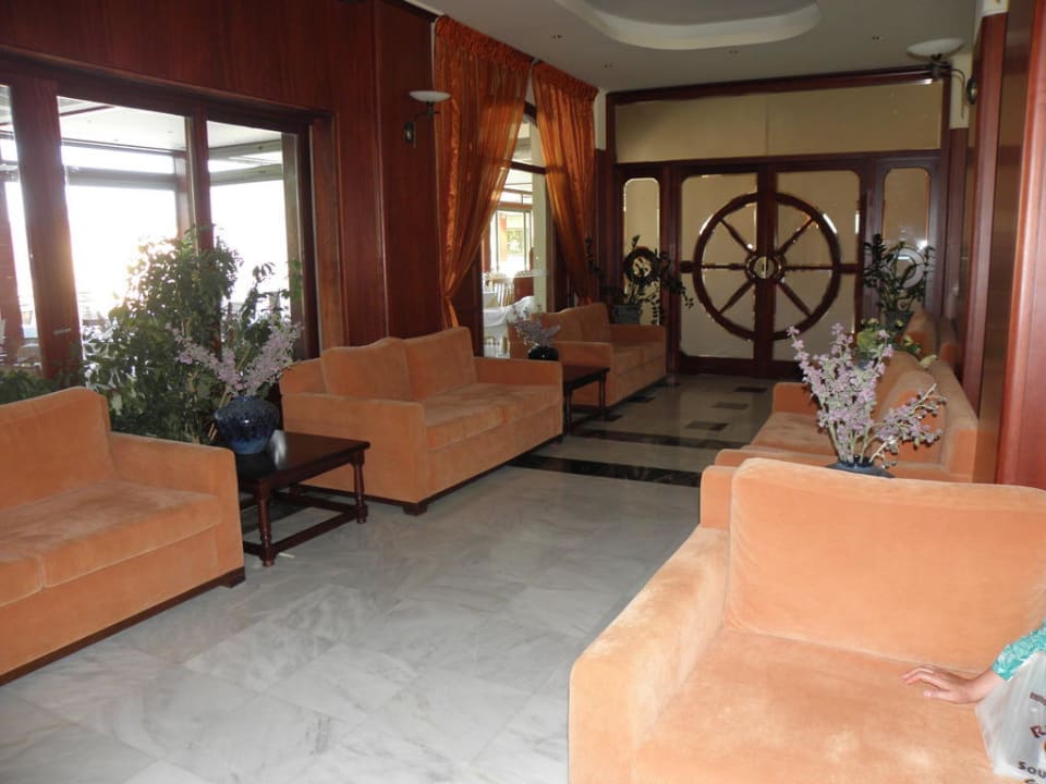 Eingang zum Speisesaal Vantaris Luxury Beach Resort