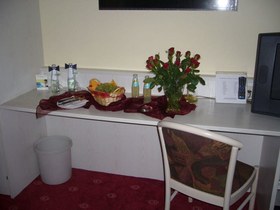 Doppelzimmer  (gebucht als Romantikarrangement) ACHAT Hotel Schwetzingen Heidelberg