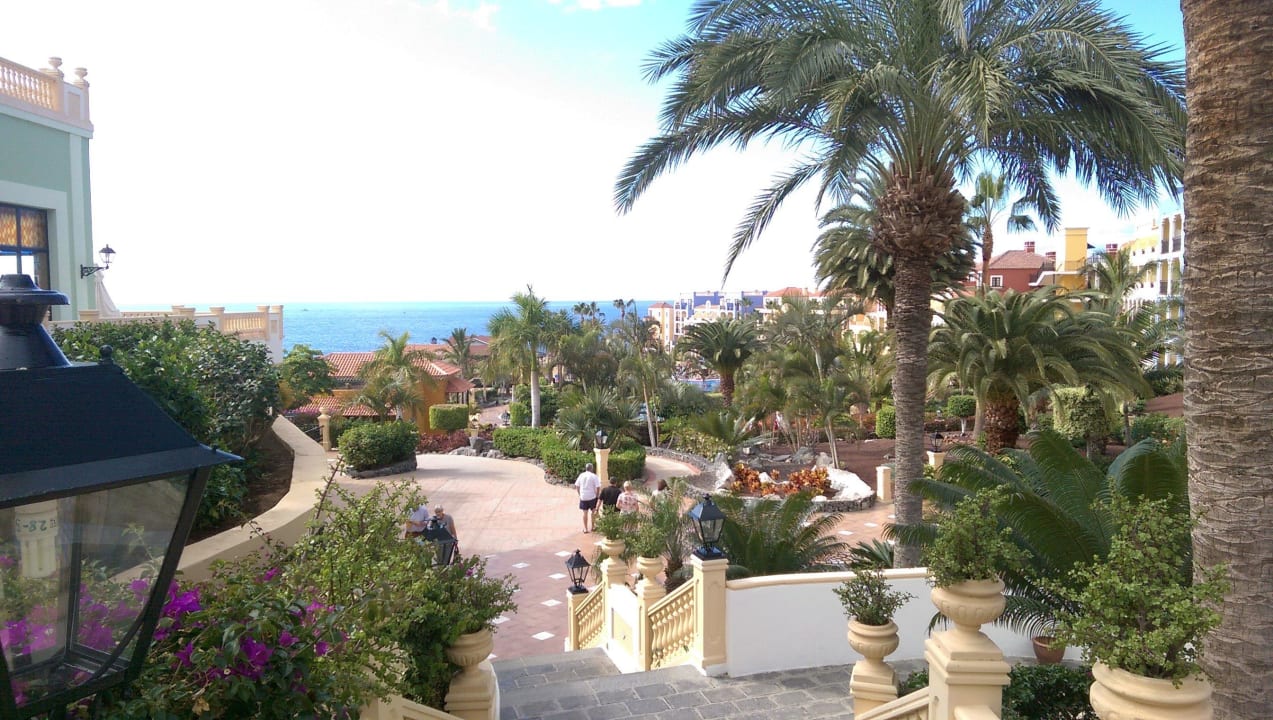 Vom obersten Restaurant Richtung Pool blickend Bahia Principe Sunlight Costa Adeje