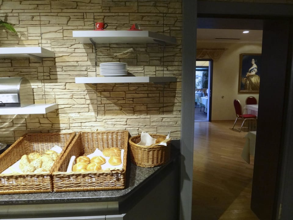 Königin Victoria im Hintergrund Trip Inn Stadthotel Coburg