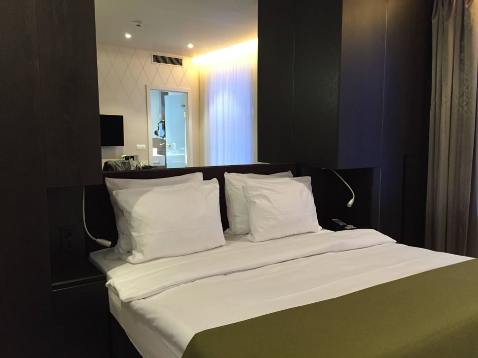 Schönes Zimmer 101 Holiday Inn Dresden - Am Zwinger