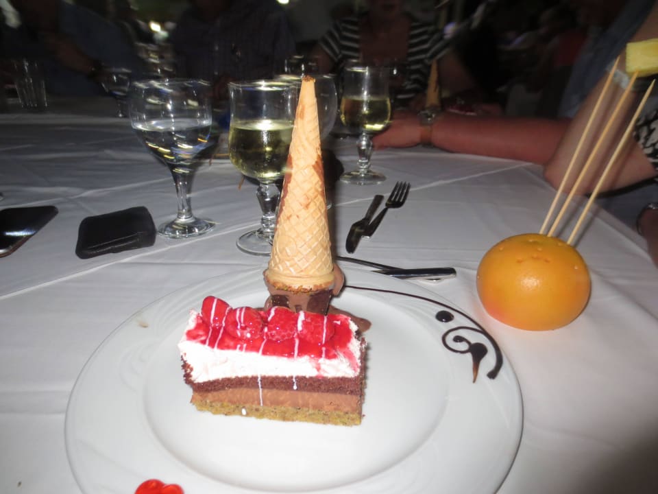 Dessert Sunrise Queen Luxury Hotel