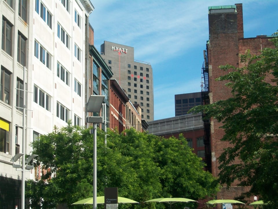 Im Hintergrund Hyatt Hotel Hyatt Regency Boston