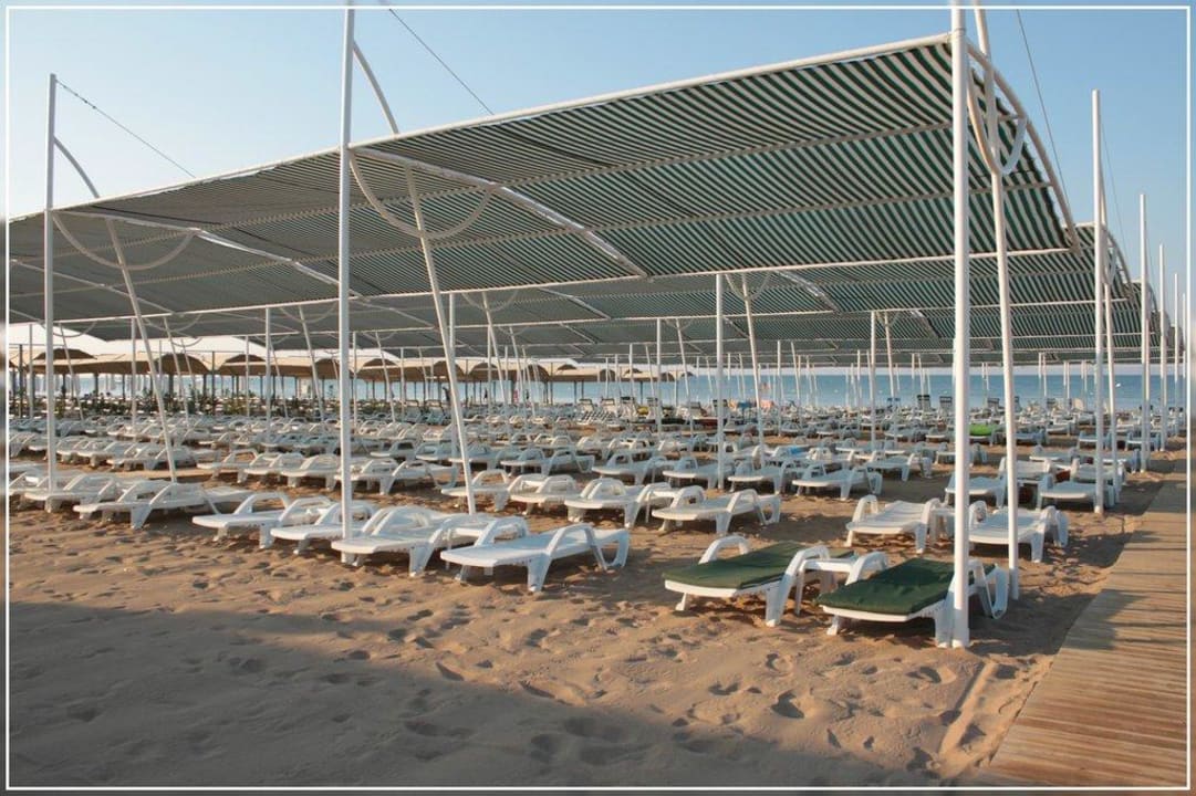 Hotel-Strand früh morgens Sunis Evren Beach Resort Hotel & Spa