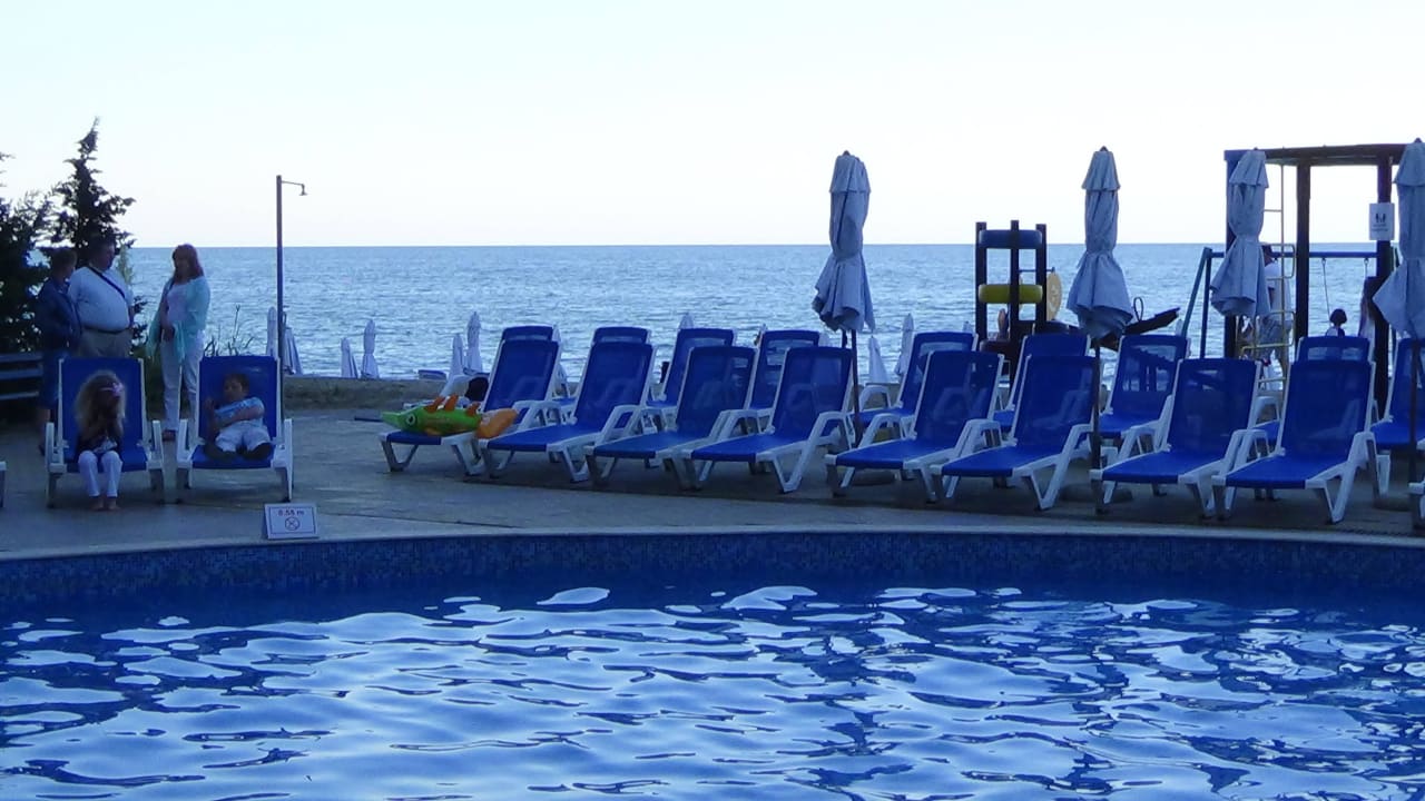 Mały basen dla maluszków Sol Luna Bay