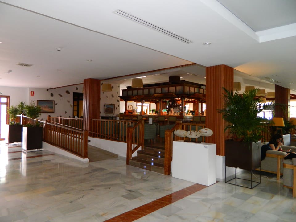Bar in der Lobby Hotel Jardin Tecina