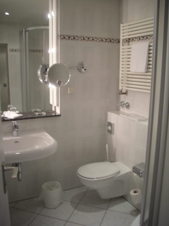 Bad/WC, tip top sauber Mercure Parkhotel Krefelder Hof