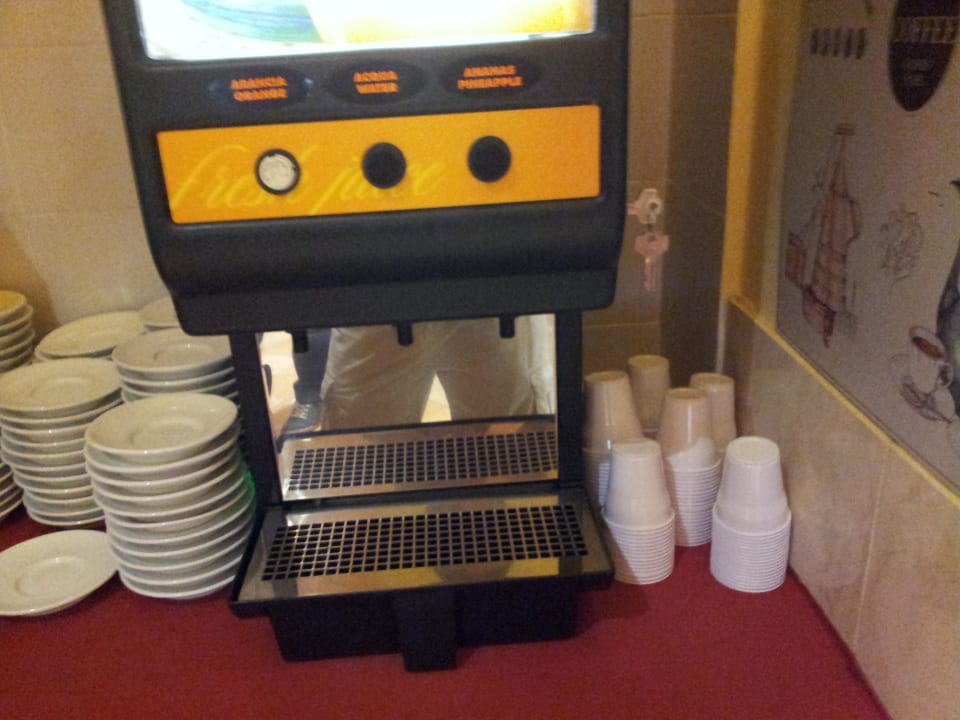 Saftautomat mit Miniplastikbecher Hotel Frank
