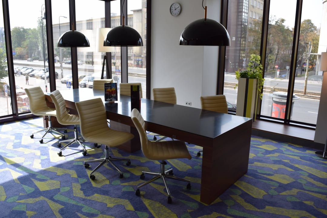 Sitzmöglichkeiten in der Lobby Hampton by Hilton Warsaw City Centre