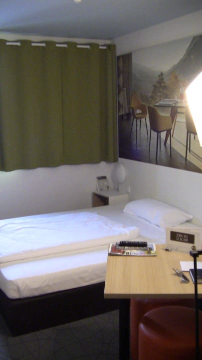 Schreibtisch B&B Hotel Weil am Rhein / Basel