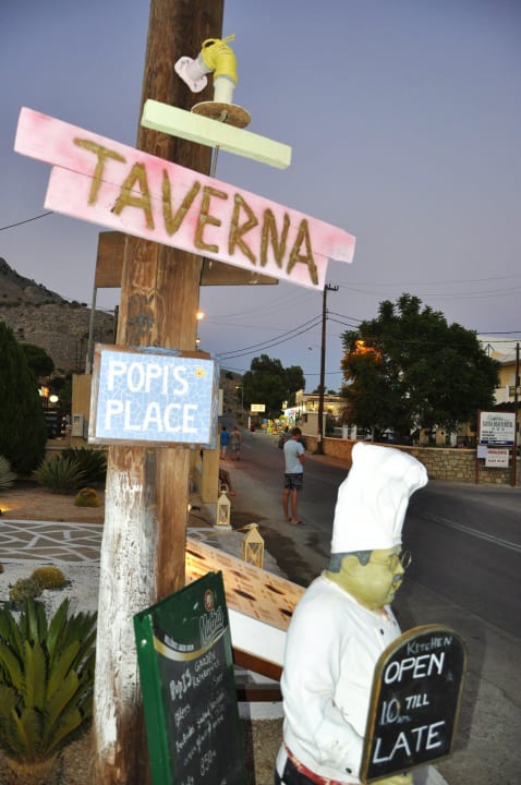 An der Straße vor dem Hotel Lindos Princess Beach Resort & Spa