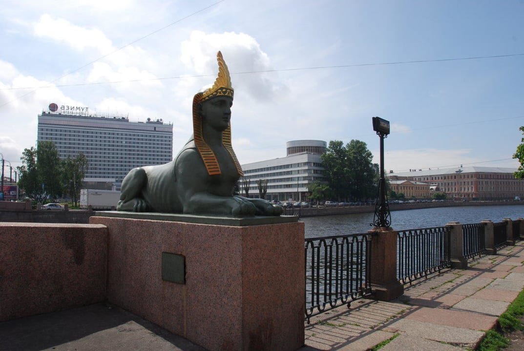 Ägyptische Brücke und Hotel Azimut AZIMUT Hotel St. Petersburg
