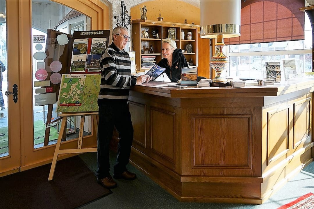 Lobby Land-gut-Hotel Zum Alten Forsthaus - Aufladestation f. Elektroautos vorhanden