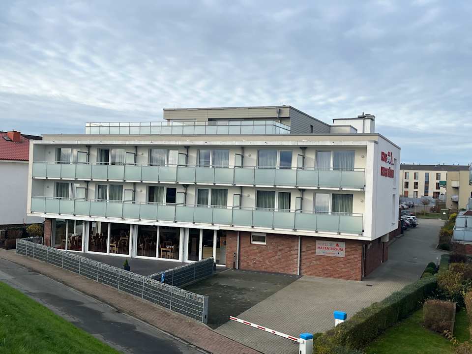Außenansicht Hotel Hafen Büsum