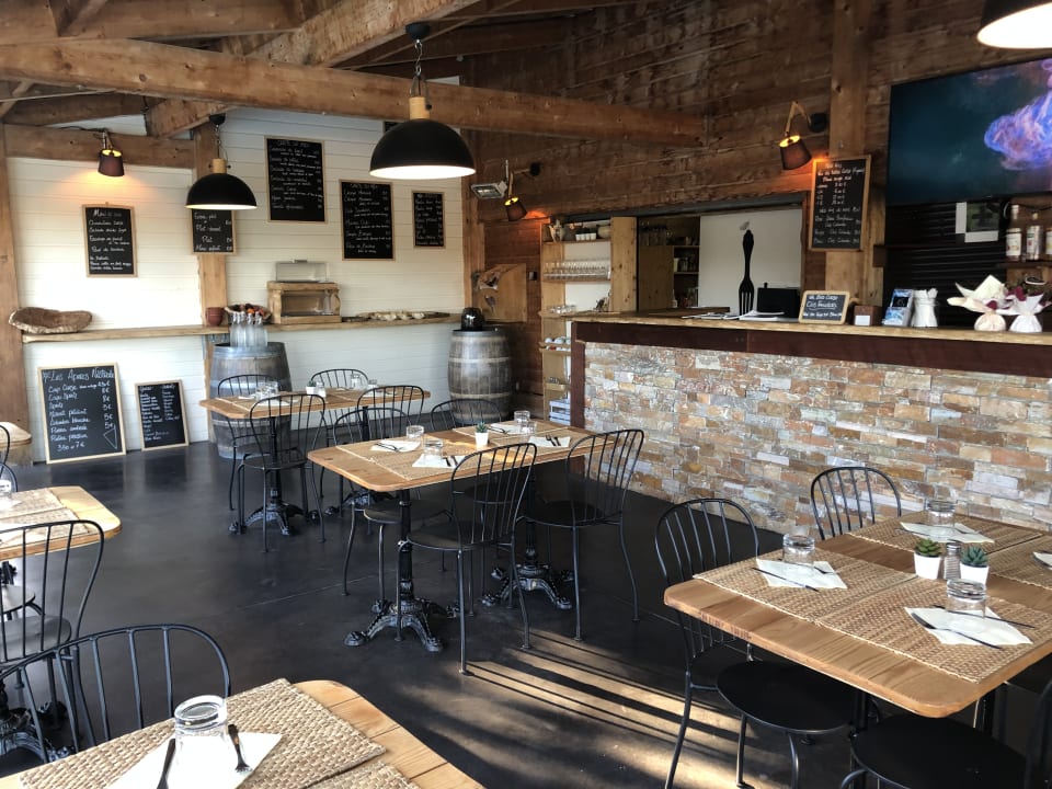 Gastro Hotel Maora Village