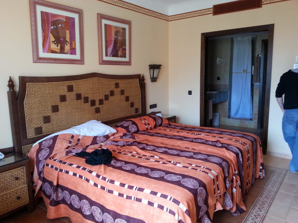 Bett im hintergrund bad Hotel Riu Touareg