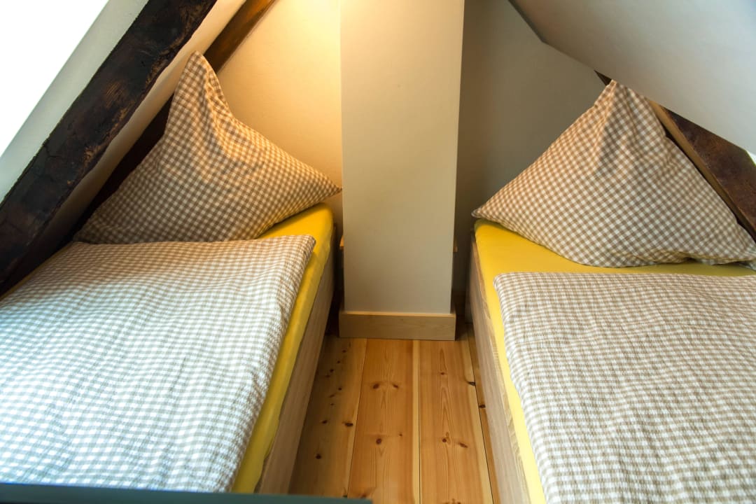 Schlafen unter dem Dach Haus 1 Holiday Homes an der Stadtmauer