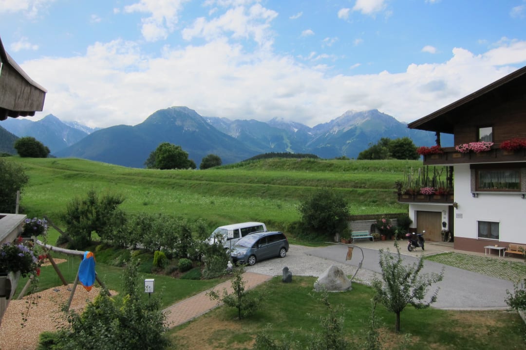 Parkplatz und Spielplatz Bauernhof Leneler