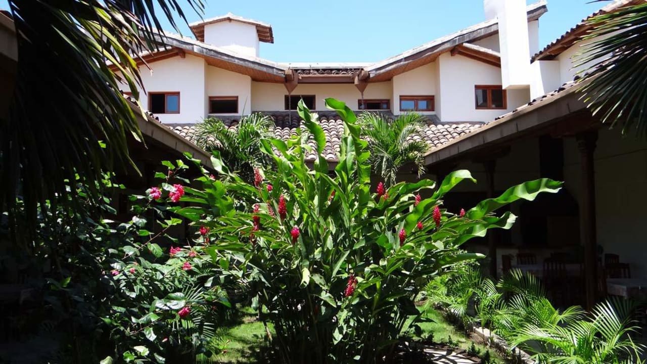 Blick von der Rezeption in den Innenhof Hotel El Almirante