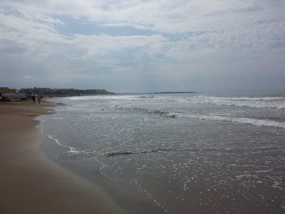 Der noch leere Strand Sunis Kumköy Beach Resort Hotel & Spa