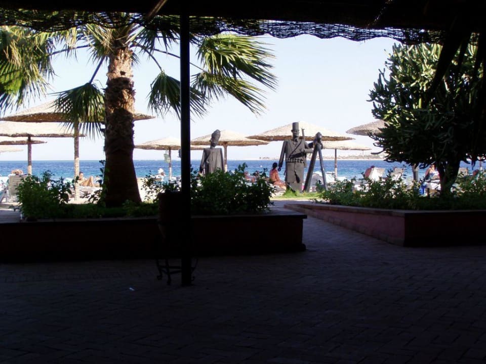 Die Wache vom Hotel Fort Arabesque schläft nie... Fort Arabesque Resort, Spa & Villas