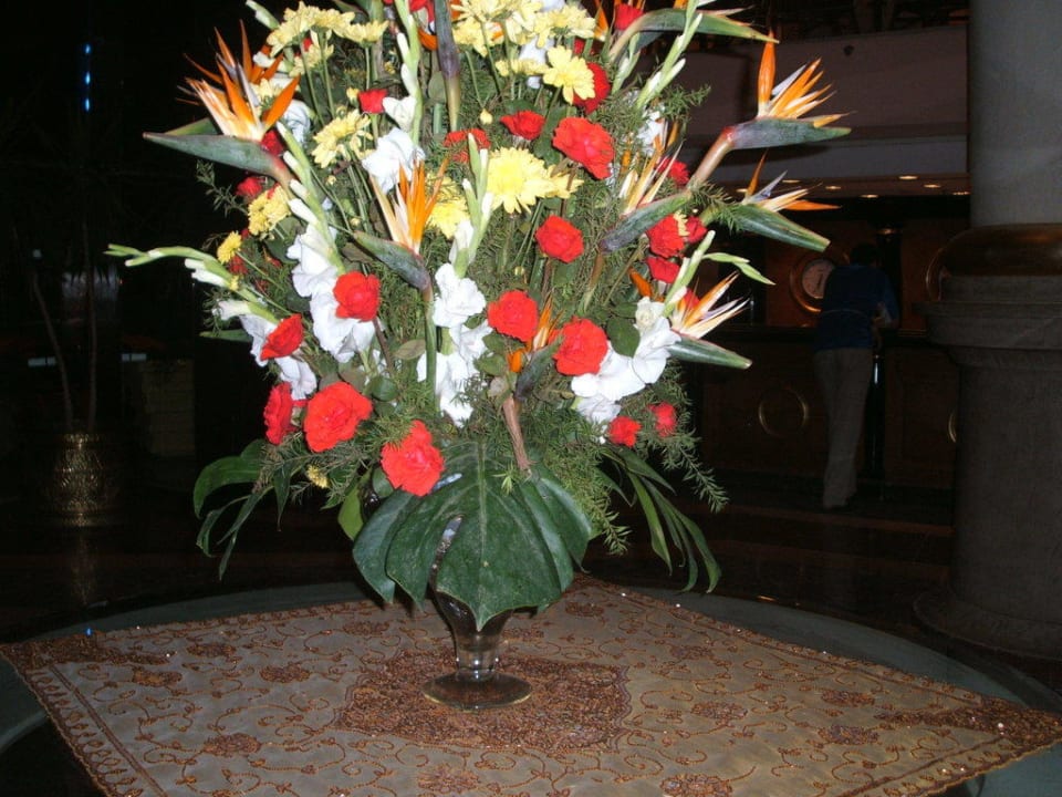 Blumenbuket in der Lobby SUNRISE Holidays Resort (Adults Only)