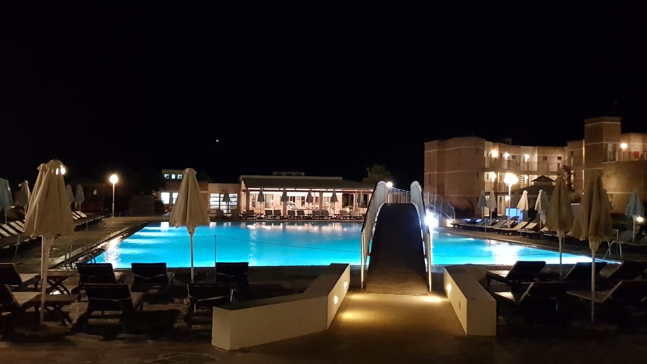 Pool Bella Beach Hotel