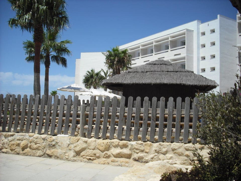 Hotel-Seitenansicht Garbi Costa Luz
