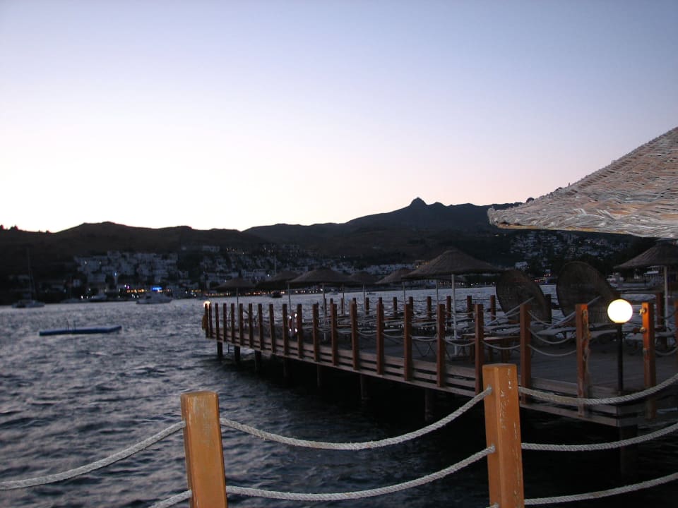 Pomost nocą Kefaluka Resort Bodrum