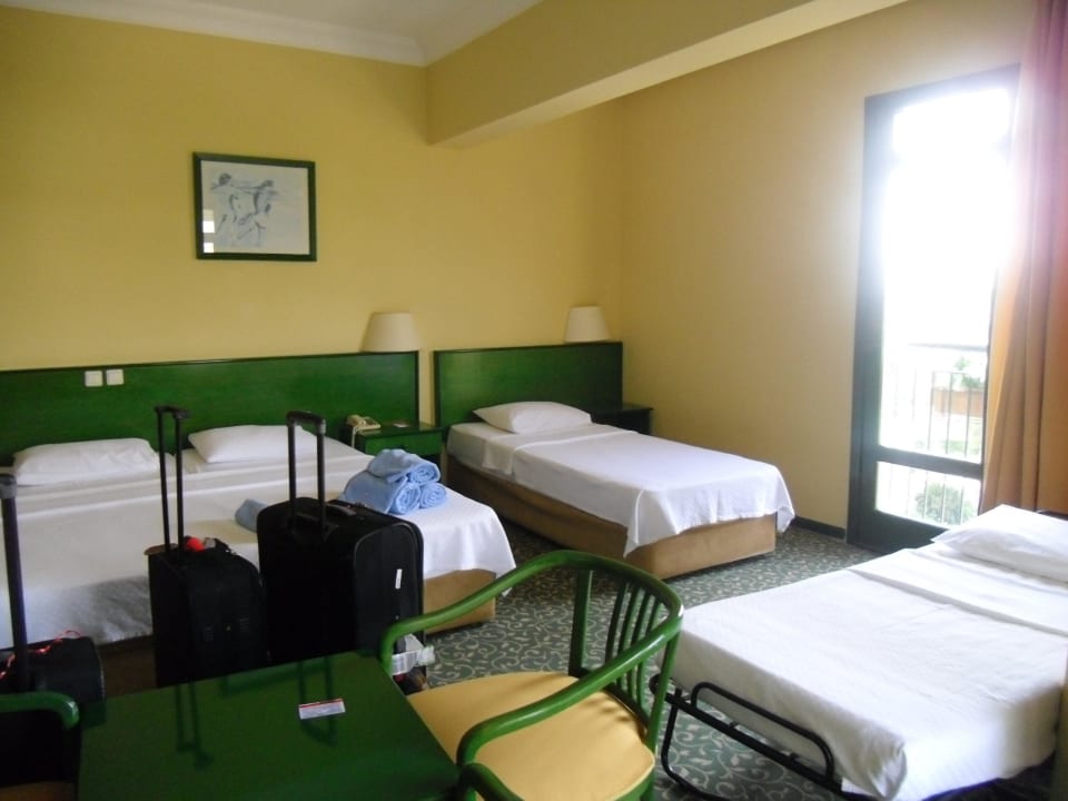 Familienzimmer zur Landseite Hotel Miramare Beach