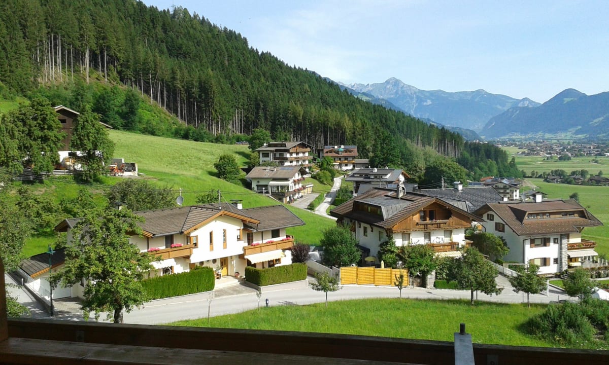 Zimmerblick ins Tal bei bestem Wetter Platzlhof - Mein Hotel im Zillertal