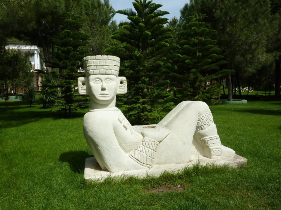 Figur in der Gartenanlage Voyage Belek Golf & Spa