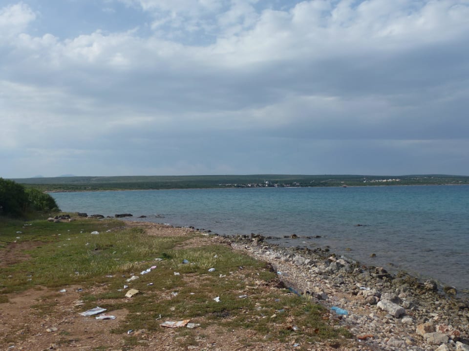 Spaziergang am Strand entlang Venosa Beach Resort & Spa