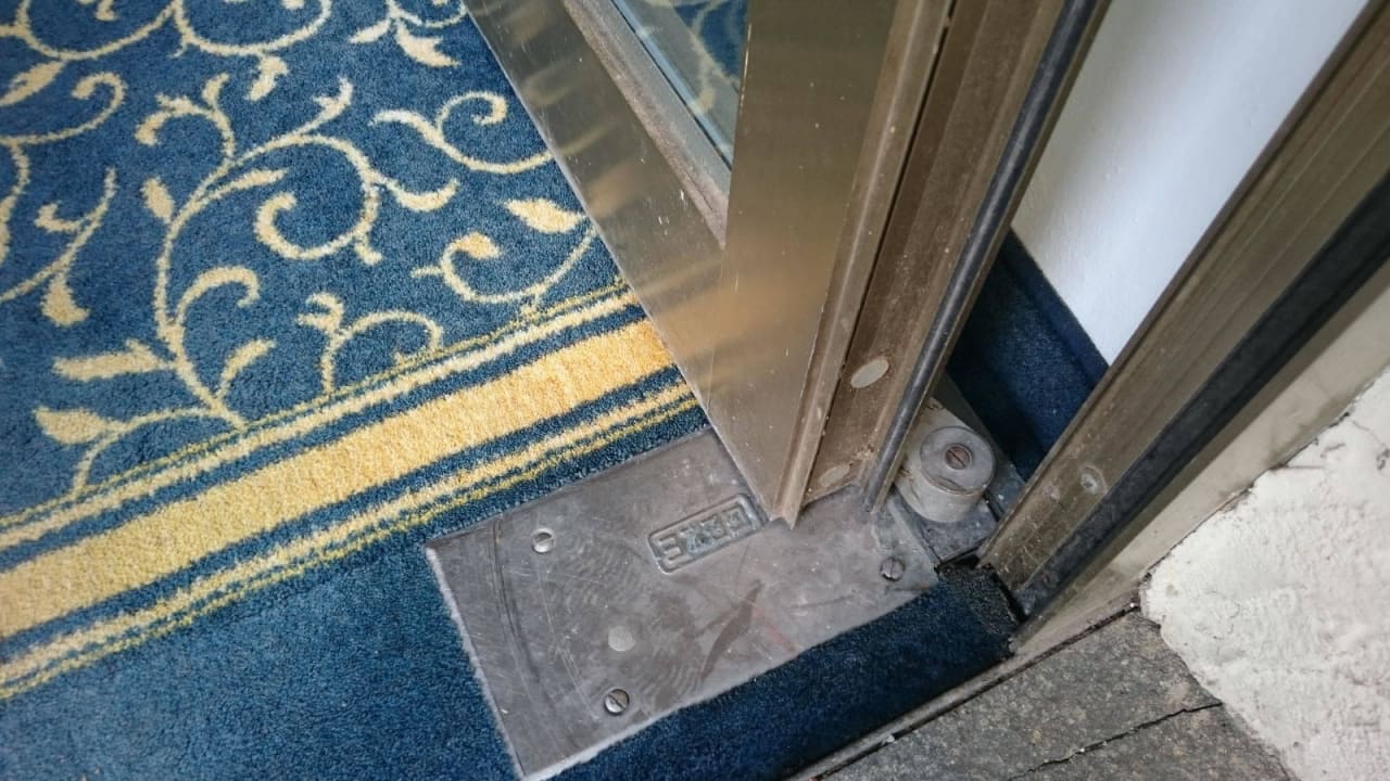 Zugang zu einem Zimmertrakt.  STROBLHOF Active Family SPA Resort