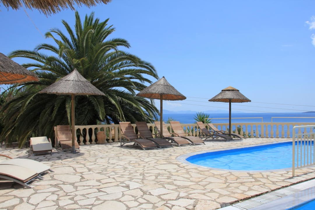 Kinderbecken Pool Hotel Pantokrator