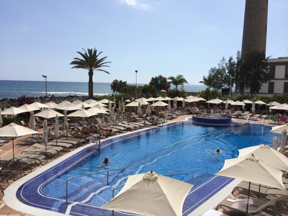 Pool von oben Hotel Faro, a Lopesan Collection Hotel