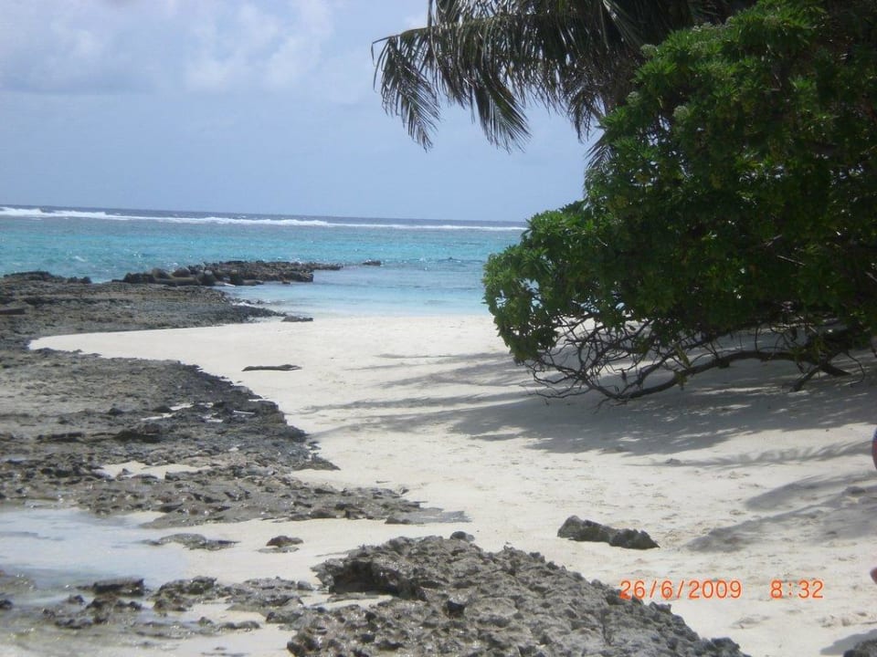 Strand an der Westseite Summer Island Maldives