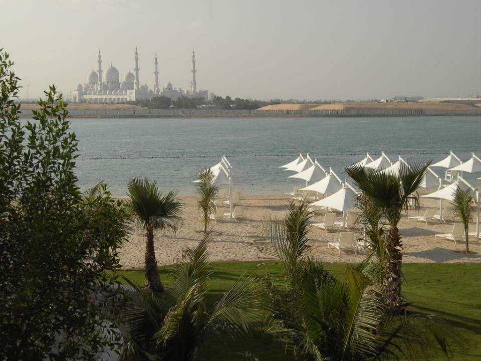 Balkonblick Shangri-La Hotel Qaryat Al Beri